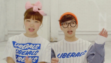 AKMU in "200%"./ via YouTube