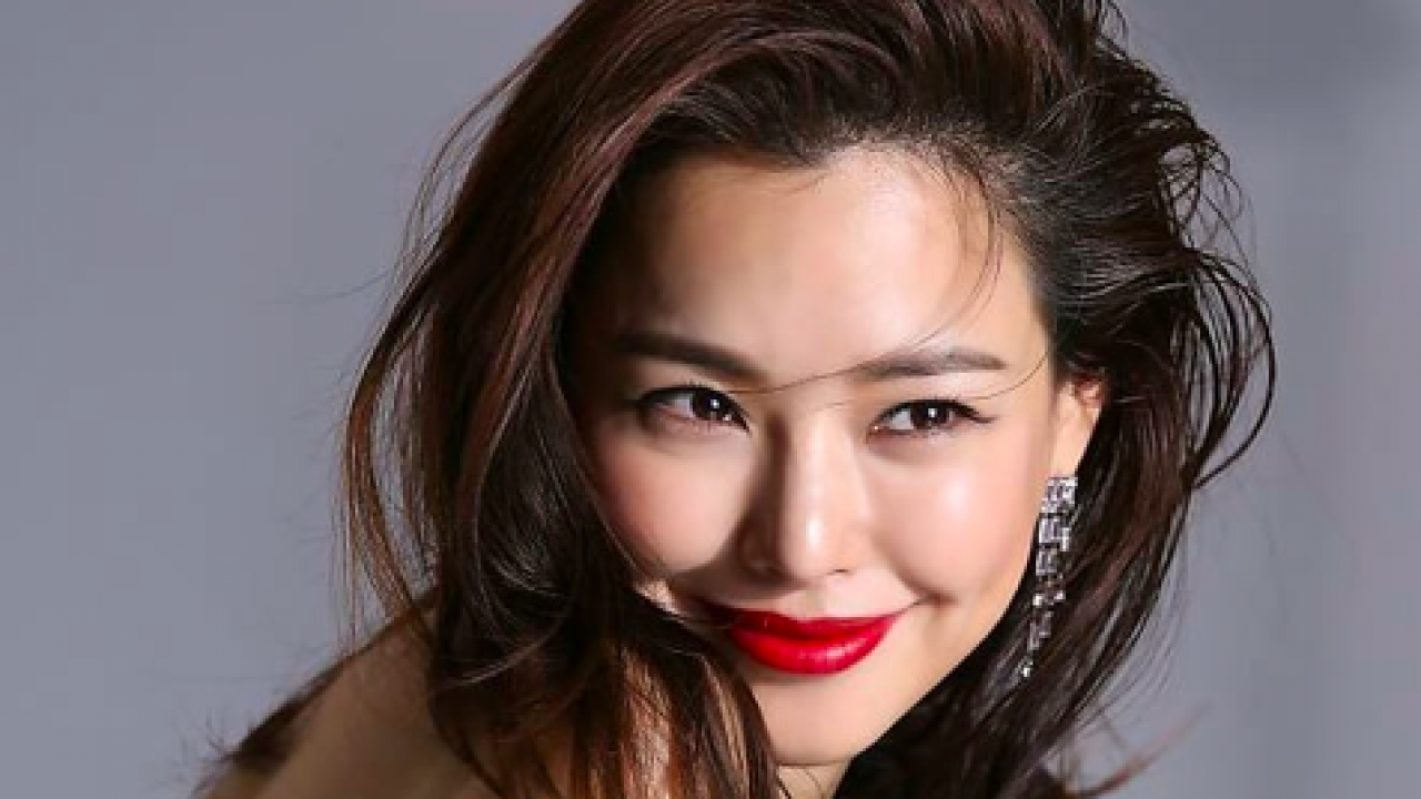 Honey Lee is currently in a relationship with someone who she was introduced to by an acquaintance early this year.
