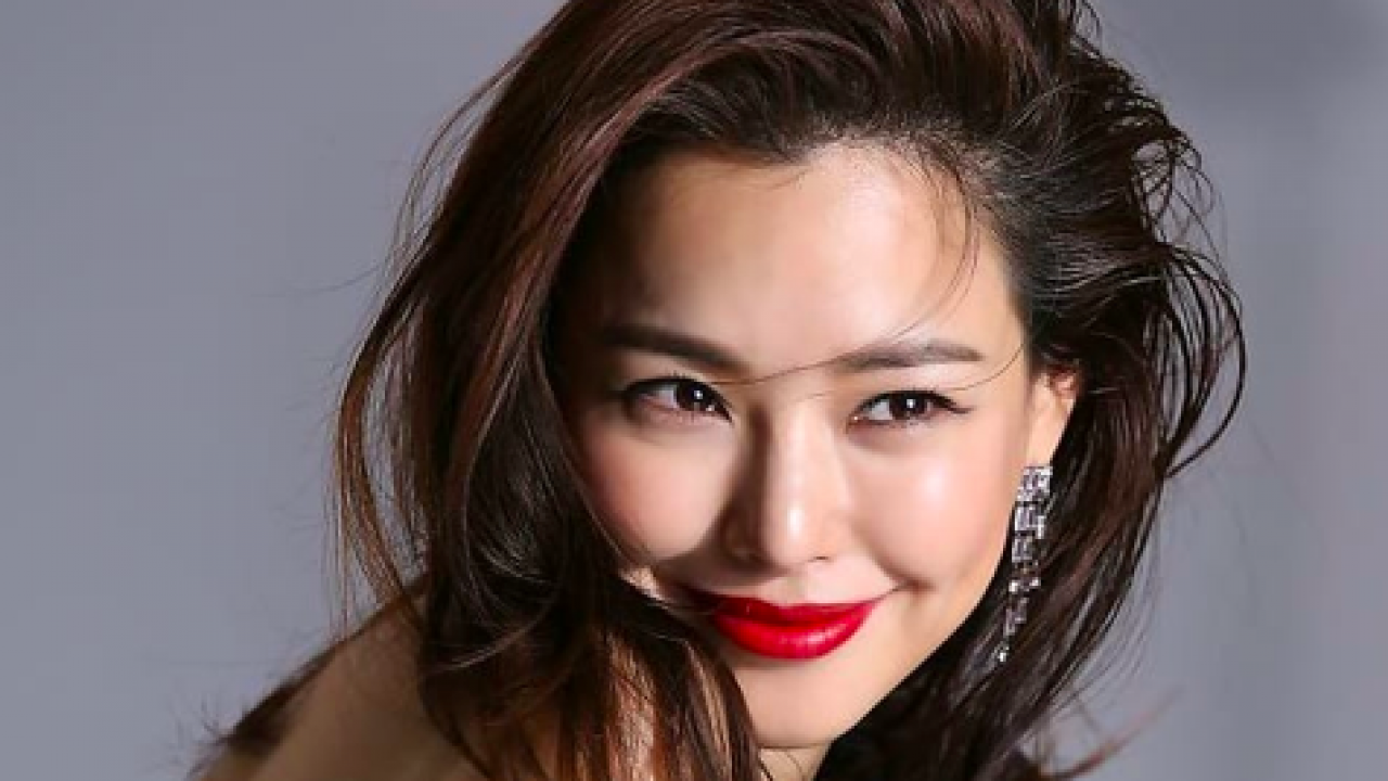 Honey Lee is currently in a relationship with someone who she was introduced to by an acquaintance early this year.