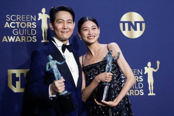 Lee Jung-jae & Jung Ho-yeon win Best Actors for Squid Game at SAG Awards